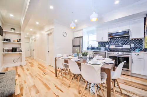 Spacious Triplex with Large backyard FreePrkg, photo 4