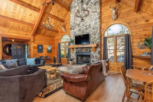 Grand Log Home Billiard Table 5000 sq feet Hot Tub FirePit Oversized Deck w/ VIEWS Pet Friendly