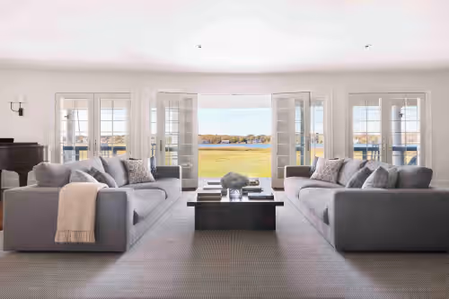 Spacious waterfront 9-bedroom house in peaceful Quogue