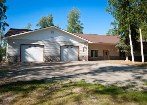 The Wise Raven Retreat, Peaceful and Spacious Home in Big Lake on a forested lot
