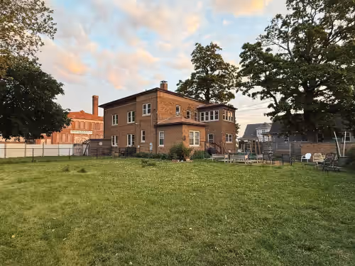 CWS for large Groups • 6BR • 3.5bath • Huge Yard • 4K Sq Ft • 2 miles to Stadium
