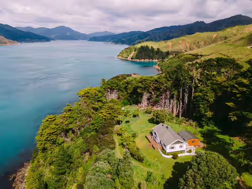 The Gunyah Retreat - Exclusive Island Escape with Ocean View, Marlborough Sounds