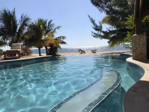 Villa Groovy Gecko, Awesome 5 bedroom ocean beach front villa with private chef, photo 3