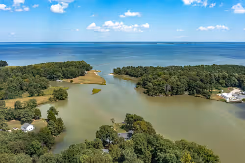 PVT PENINSULA! Hot tub, beach, spectacular views w/huge kitchen!Sleeps up to 21, photo 2