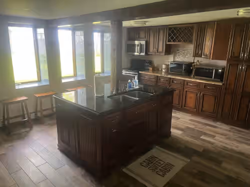Historic lakefront lodge with full bar, sauna, private boat ramp, photo 5
