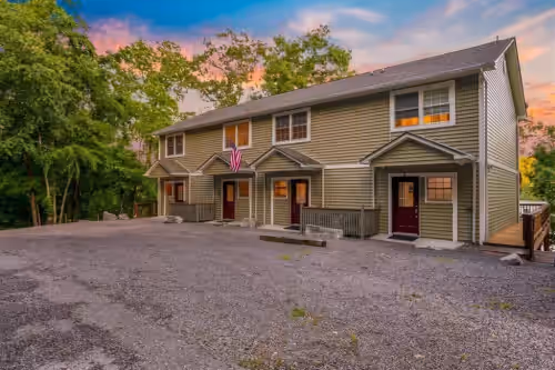 Gorgeous views with plenty of space & privacy for large groups. Pet Friendly, photo 3