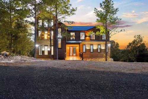 Moonlit Manor • Sleeps 21 • Hot Tub • Gamer Lounge • Karaoke • Scenic Views
