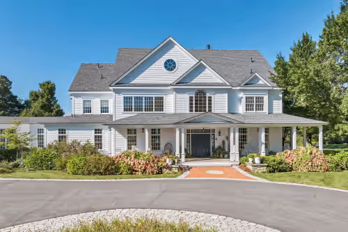 Welcome to the Tuftonboro Manor! Perfect for reunions, retreats and vacations!
