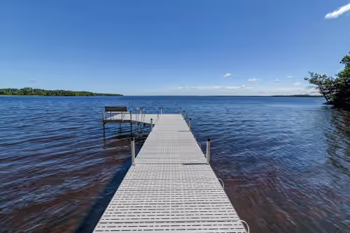 Stunning Lakefront Lodge On Castle Rock Lake! Perfect for Families or Retreats, photo 4