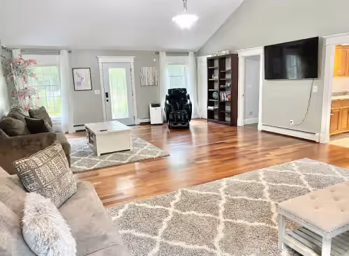 Living area at LAKE HOME! HOT TUB, GYM, FREEgolf cart, 2 kitchens