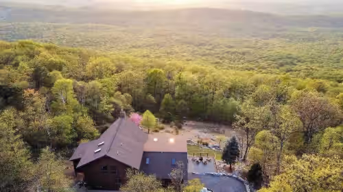Mountain Luxury - Hot Tub, Amazing Views & More!
