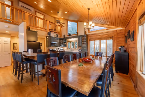 9BR/6BA Chalet at Snowshoe w/ hot tub Game Room Mountain-top Views On-Call Van, photo 3