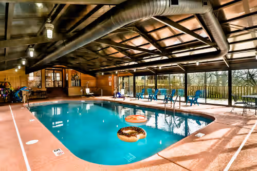 Kilbuck Creek ~ Indoor Pool & Jacuzzi ~ Sleeps 40, photo 2