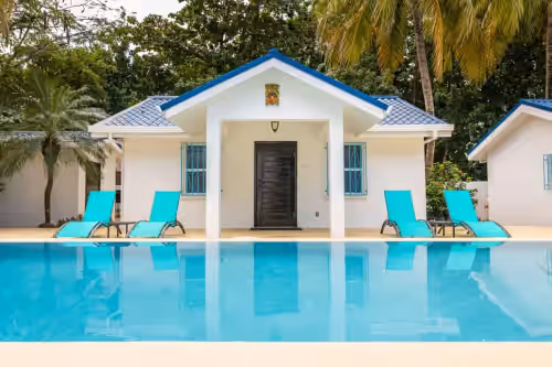 AZUL VISTA VILLAS ESTATE - Entire 3-house Villa in San Pedro, Belize 14 guests, 8 beds, 4 baths WiFi, AC