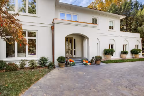 Luxury Accommodations. Spacious Villa Home