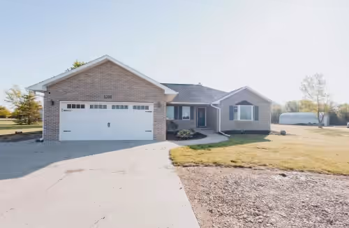 Peaceful neighborhood OUTSIDE of Kearney and one of the LARGEST homes available, photo 2