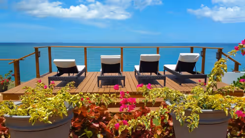 BEAUTIFUL AND ELEGANT 5 BDRM OCEAN FRONT HOUSE WITH DIRECT ACCESS TO THE OCEAN