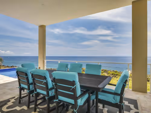 Outdoor dining at Stunning Oceanfront 5 Bed House with Infinity Pool