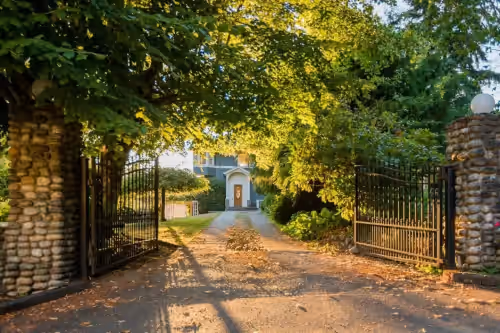 Gorgeous waterfront homes for weddings!