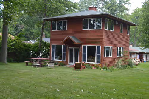 *SPRING DISCOUNT!* Right on Lake Michigan! Large 2 acre yard and private beach, photo 2