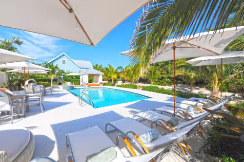Sea Orchard Retreat: Gated Micro-Resort Near 7 Mile Beach w/Shared Pool & Jacuzzi
