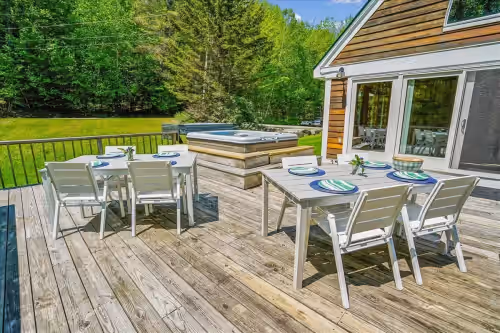Sunburst home sleeps 16 with an indoor and outdoor hot tub. Perfect for family reunions and getaways, photo 4