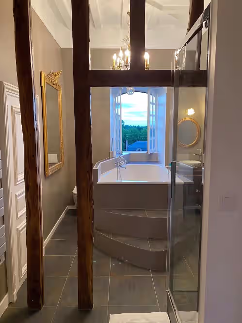 Luxury 5-star chateau bed and breakfast with private pool, services and housekeeping staff, photo 2
