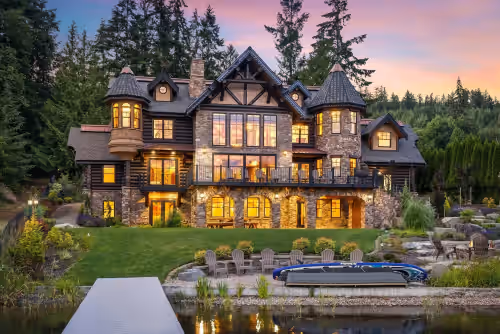 Lakefront Luxury Castle w/ Hot Tub - Great for Groups, Gatherings, & Reunions!