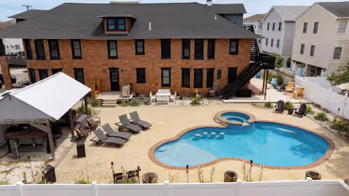 The Bikini Bottom Shore House, Spacious 8 Bedrooms, 7 Baths, Sleeps up to 25