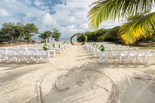 Outdoor banquet area at Hibiscus House at Plantación de Sueños