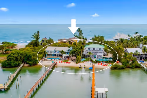 Aquarius Resort: 2 Side-by-side beach houses! 2 pools, 2 spas, 2 docks, & more!