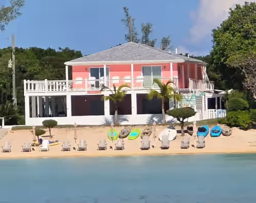 Trela Sands 8 Bedroom Whole House with a generator, right on a sandy beach