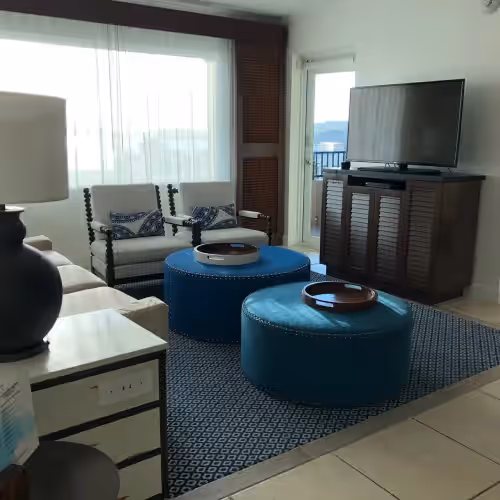 Frenchman's Cove 3-Bedroom Suite + Beachfront Amenities, photo 4