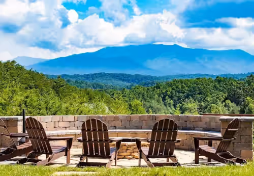 Luxury Cabin – Amazing VIEWS, Location, & Firepit! This 6BR retreat has it ALL!!