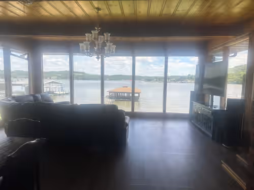 Huge Home-EVENTS WELCOME-Private Boat Ramp-Big Backyard-Perfect For Big Groups
