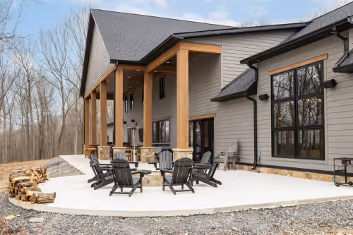 Scenic River Front Lodge With A Fire Pit And Outdoor Kitchen, photo 2