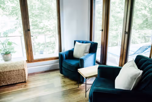Lakeside Luxury: Spacious 6-Bdrm Lodge with Dock, photo 3