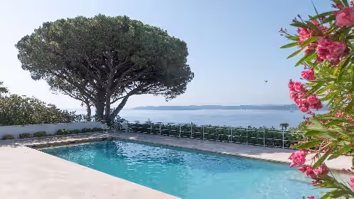 Superb vintage design luxury villa with pool and St Maxime sea view, photo 2