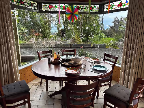 Dining at Fab 4-bedroom 44a estate