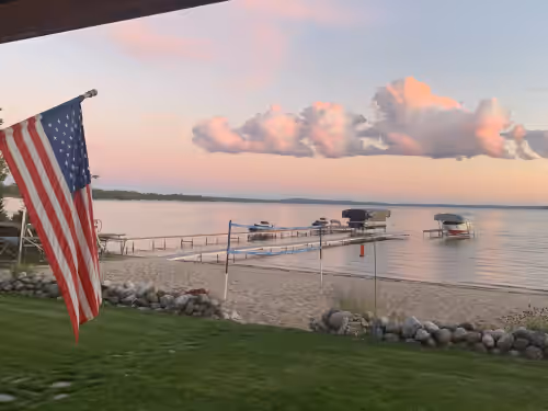 Stunning Log Home Plus Guest Cottage With Sandy Beach, photo 3