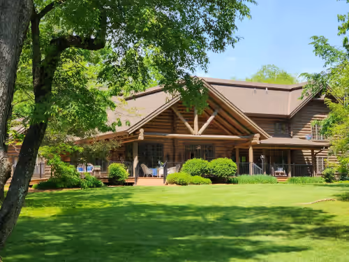 Amazing Retreat Property: Massive Luxury Lodge - Ensuite & Rustic Cabins for 80+