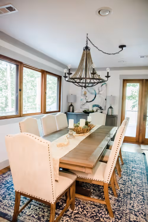 Dining at Lakeside Luxury: Spacious 6-Bdrm Lodge with Dock