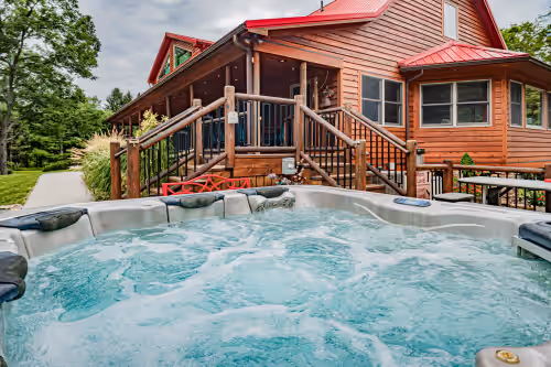 Luxury Riverfront Lodge sleeps 25 w/ Heated Pool, Great for Family Reunions, photo 3