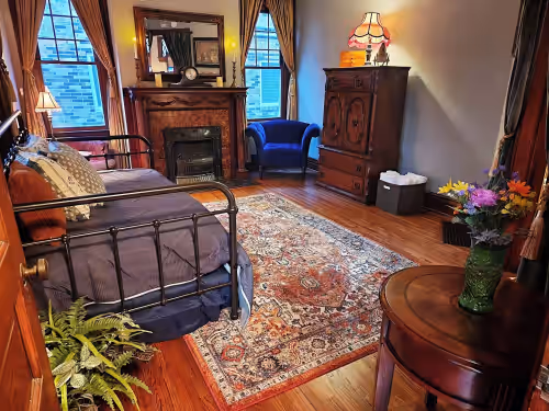 Gorgeous Historic Victorian Home, photo 4