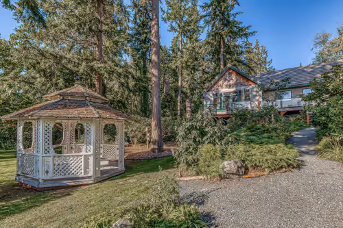Puget Sound-view group getaway with water views, games & entertainment