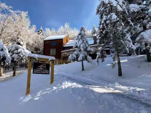 Cupp's Cabin 6 BR - NWR - Easy Walk to Slope