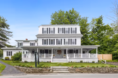 Charming Family-friendly 10 BR, 10.5 BA Property by Perkins Cove!