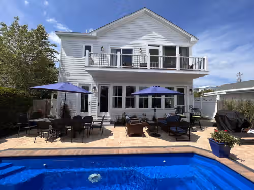 "Beach Block! Pool, Roof Deck, 7BR/6BA, Sleeps 16