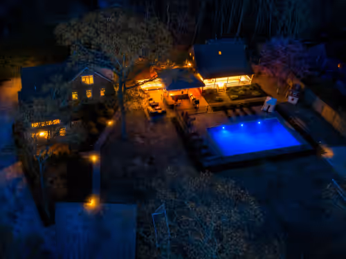 Private estate, 3 homes, pool, outdoor kitchen, walk to beach!