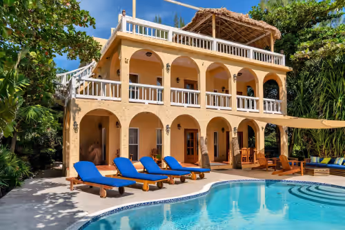 Villa Incommunicada - Oceanfront Belize Villa • Pool • Rooftop Deck • Ideal for Families